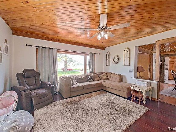 5th image of 3074 N Webberville Rd