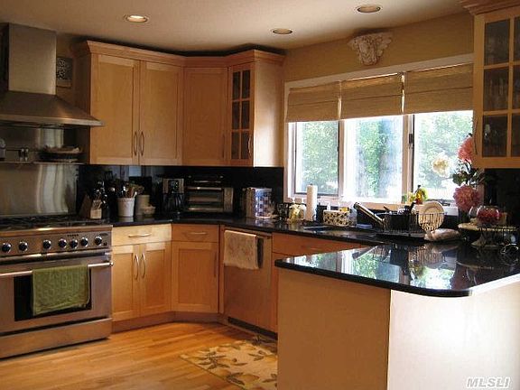 2nd image of 1134 Glen Cove Ave