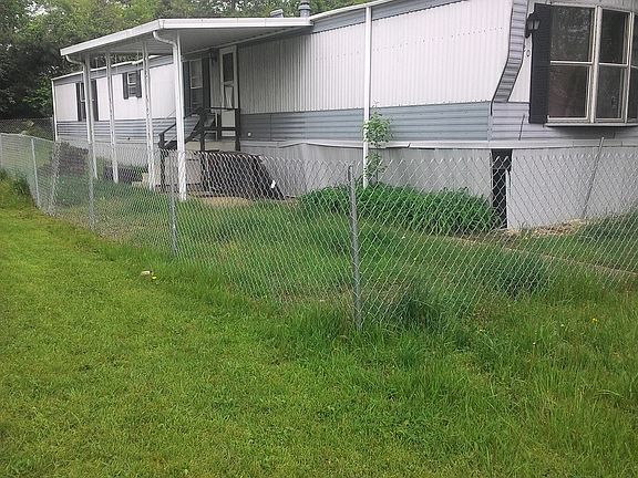 3rd image of 120 Deer Trace Dr