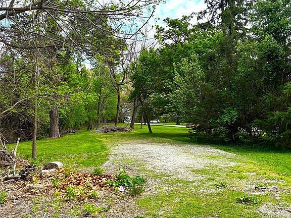 4th image of 456 Susan Rd