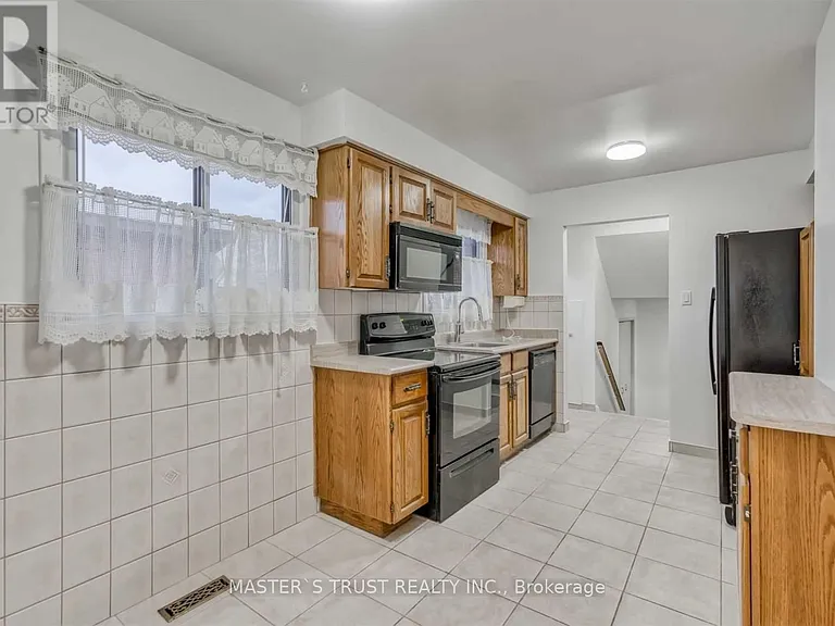 1473 Freeport Dr #MAIN — Photo 2