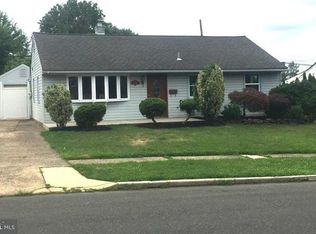 2910 Bellview Dr, Bensalem, PA 19020