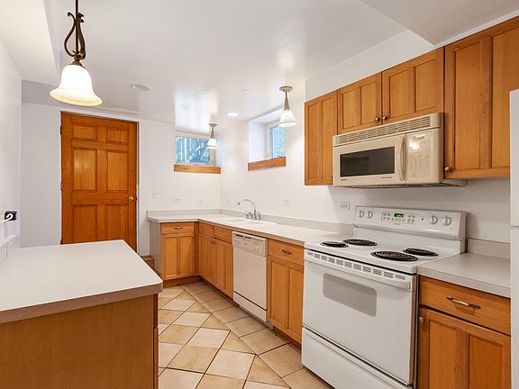 3rd image of 458 W Jackson St