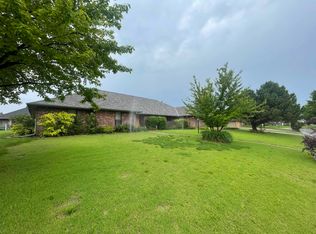 3540 Chickadee Ln, Enid, OK 73703