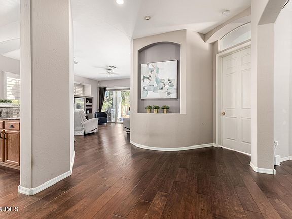 5th image of 861 W ORIOLE Way