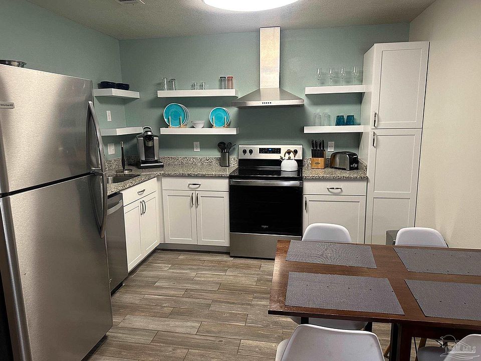 1st image of 3208 Redwood Ln #115