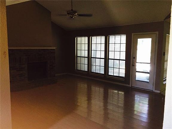 3rd image of 425 Wind Wood Dr