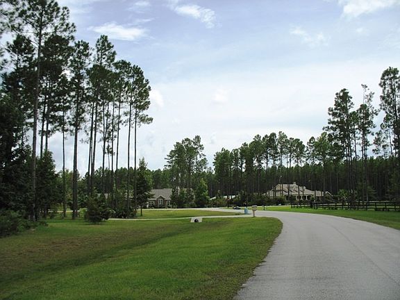 4th image of 405 Triple Crown Ln
