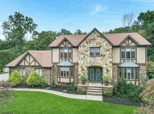 318 Camelot Ct, Wyckoff, NJ 07481