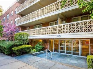 45 Hill Park Ave, Great Neck, NY 11021