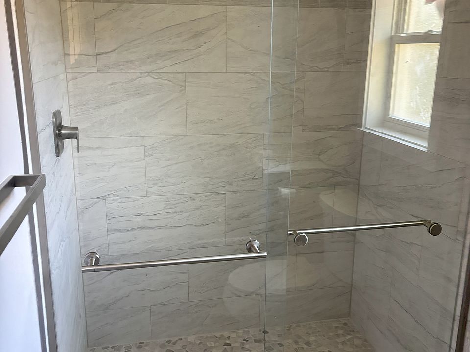 1st image of 76 Lynbrook Dr #B