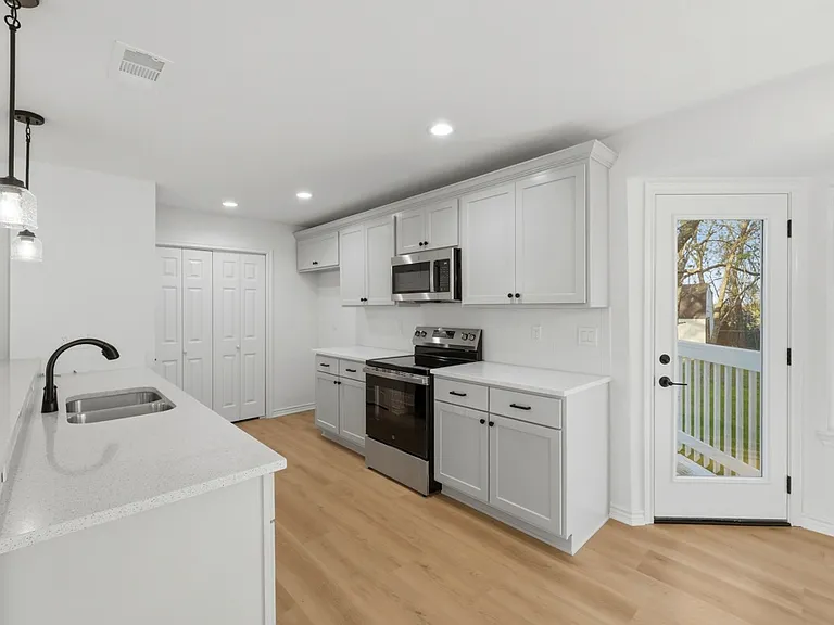 121 Elder St — Photo 10