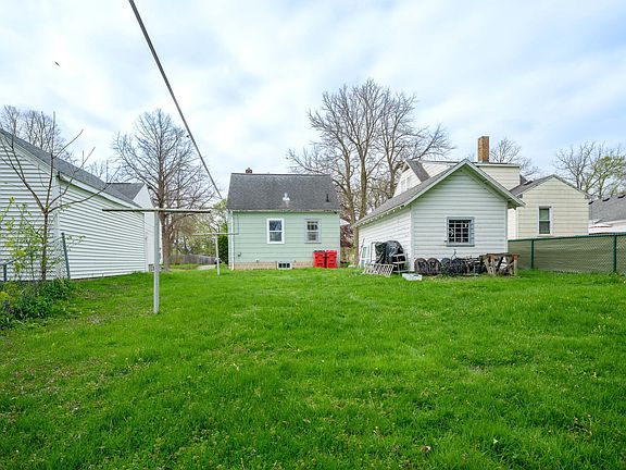 5th image of 1309 2nd St NE
