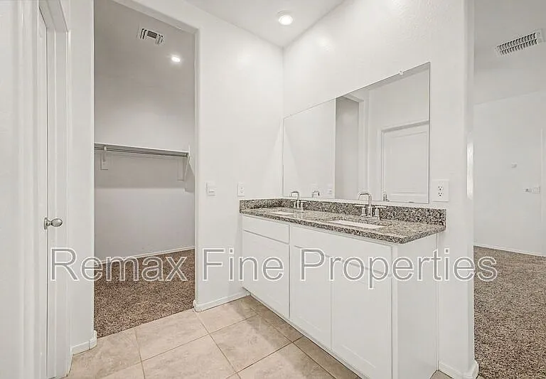 1566 E Fletcher Dr — Photo 15