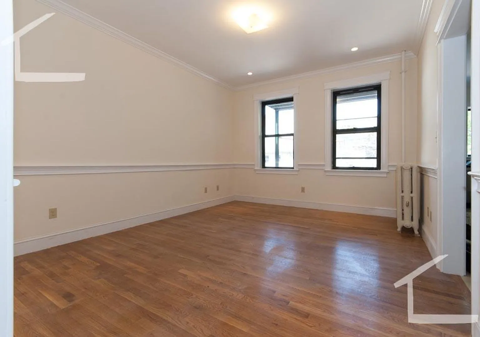 Beautiful, sunny, renovated 4 bed in Allston! — Photo 4