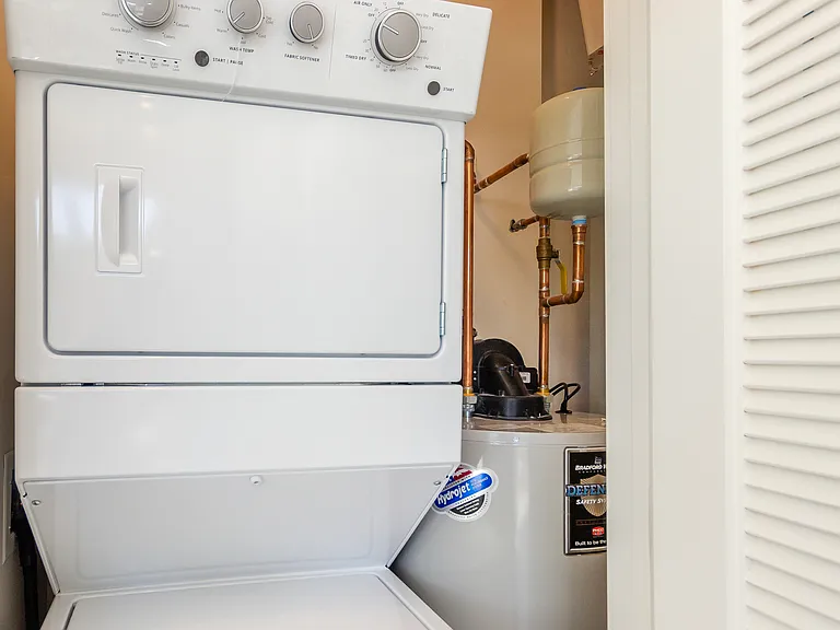662 N Sangamon St #202 — Photo 12