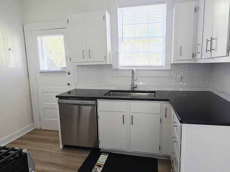 729 E 40th St #1 — Photo 13