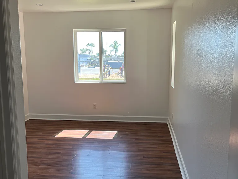 2068 Wallace Ave #B — Photo 19