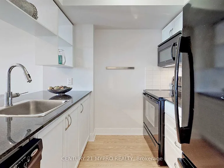 135 Village Green Sq #1621 — Photo 8