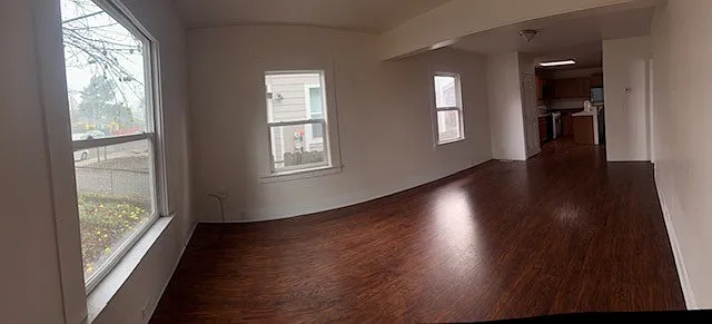 3 bed, 2428 sqft, $1,950 — Photo 2