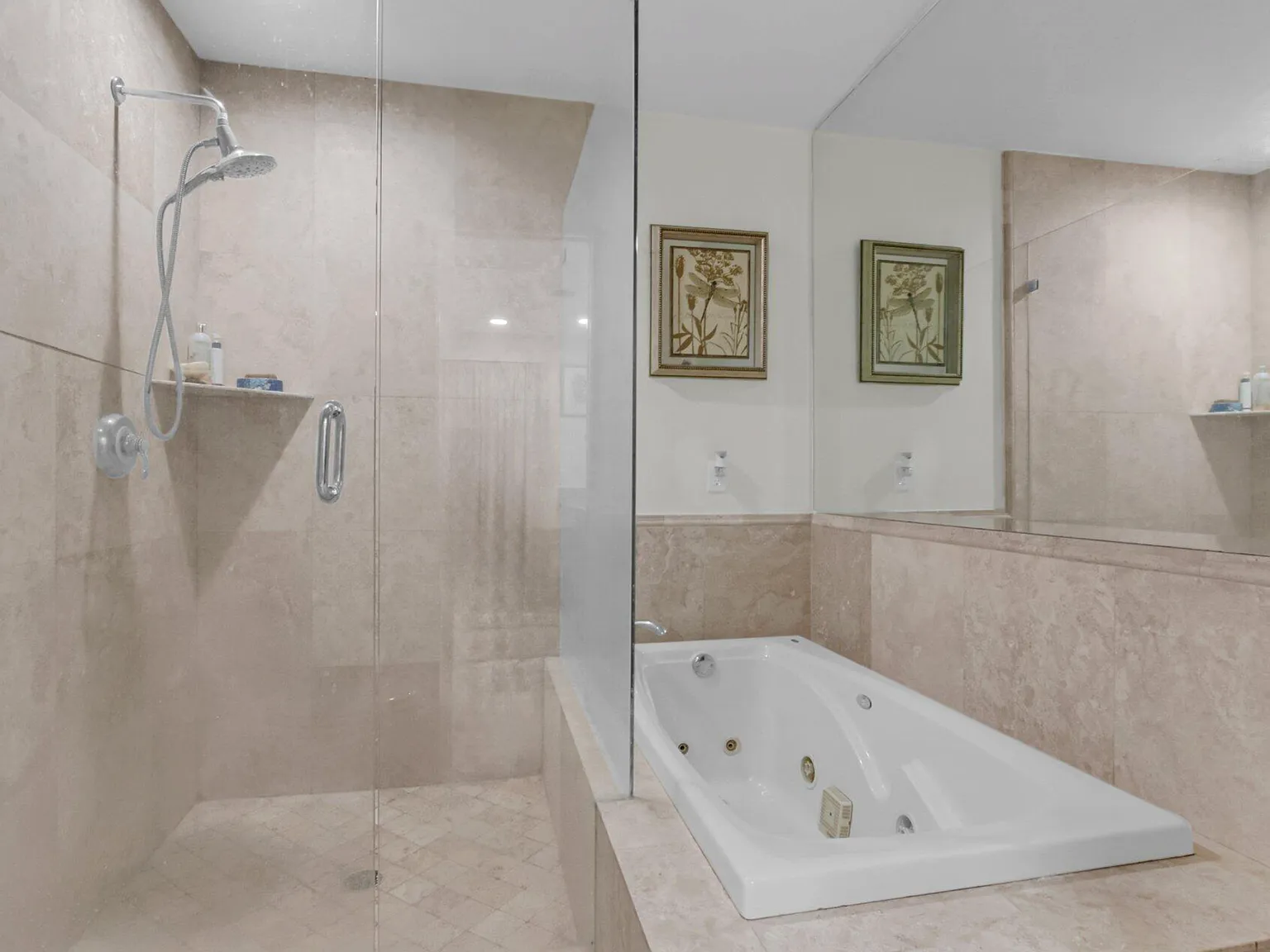3 bed, 2105 sqft, $3,900 — Photo 3