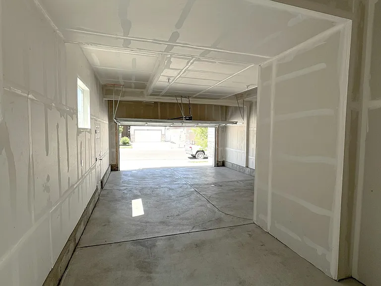 2618 Emerald St — Photo 29