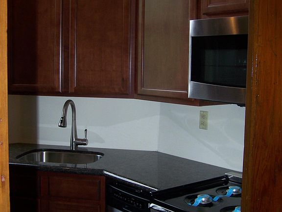 4th image of 1131 Marengo St