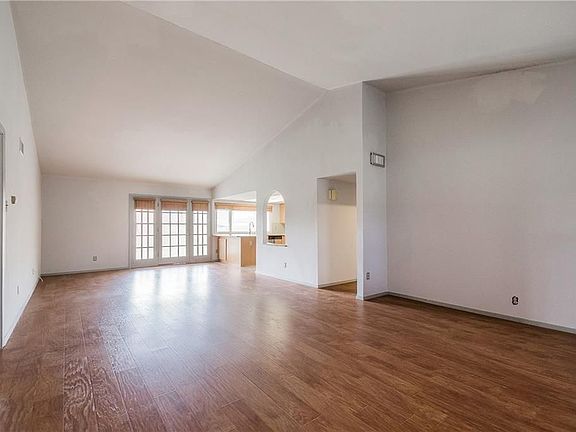 5th image of 1324 Lorraine Dr