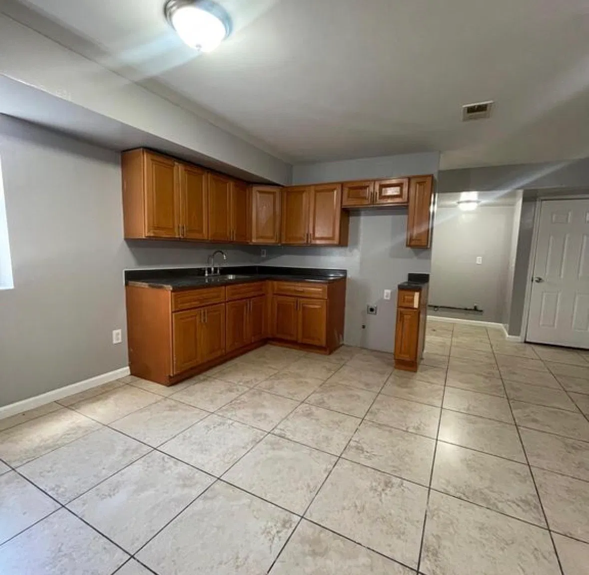 261 Halladay St — Photo 2