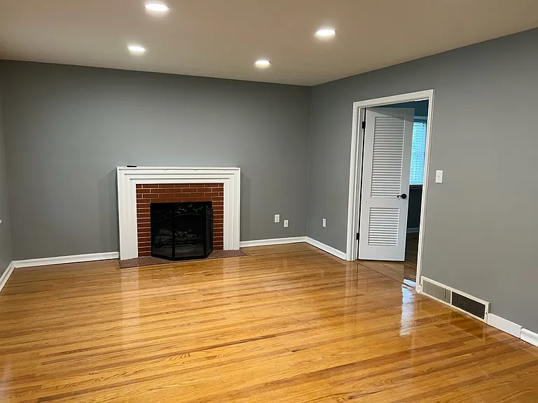 1502 Lynn Way — Photo 6