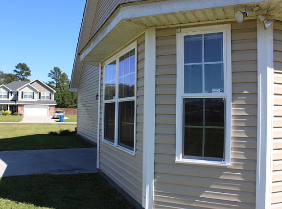 4th image of 132 Ashley Ln NE