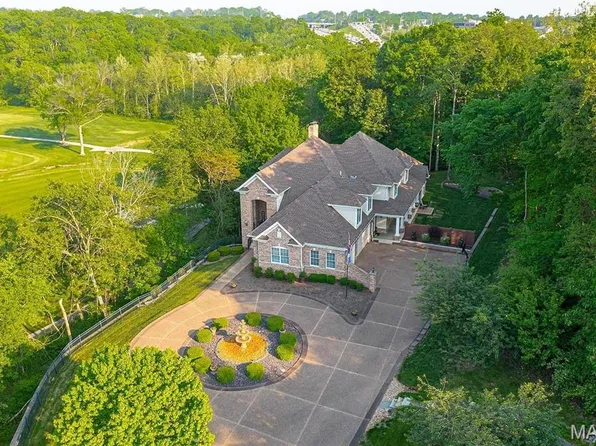9542 Country Club Grn, Saint Louis, MO 63127