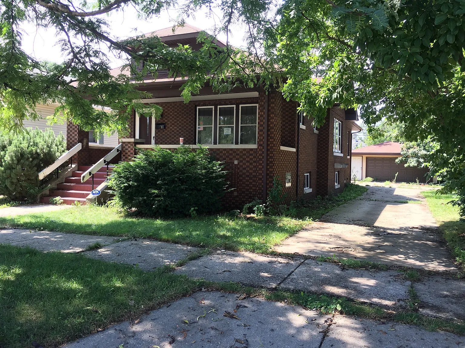 542 Harrison Ave photo 1