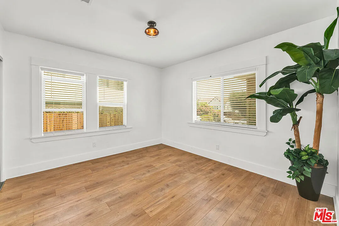 3 bed, 2.0 bath, 1204 sqft, $4,650 — Photo 3