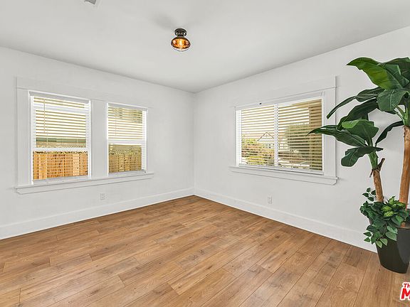 3rd image of 1333 S Hudson Ave #1333