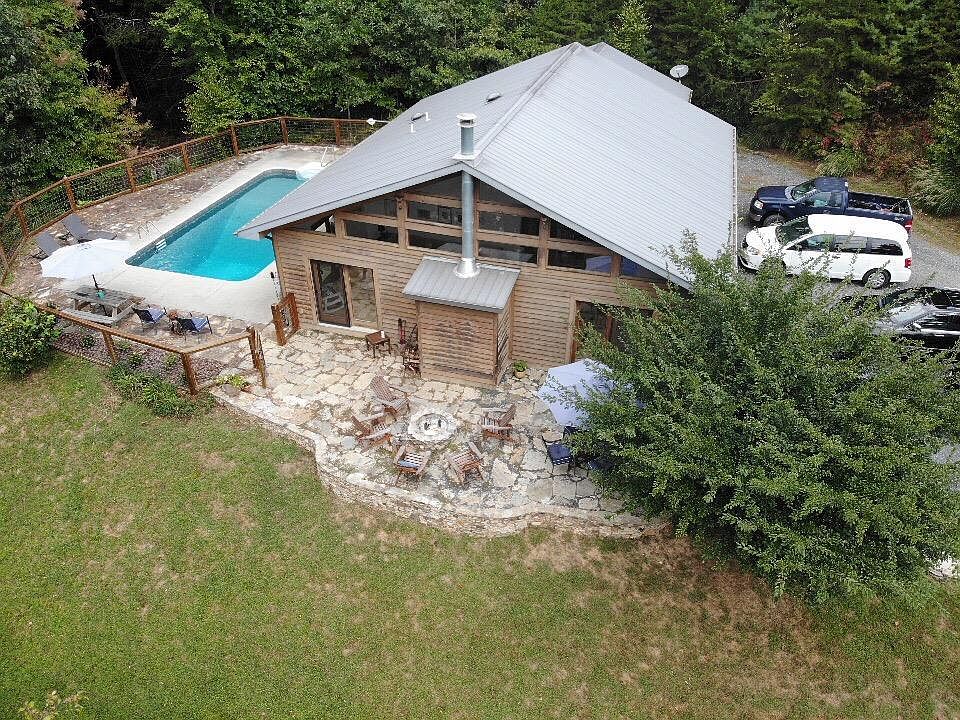 1st image of 133 Capital City Dr