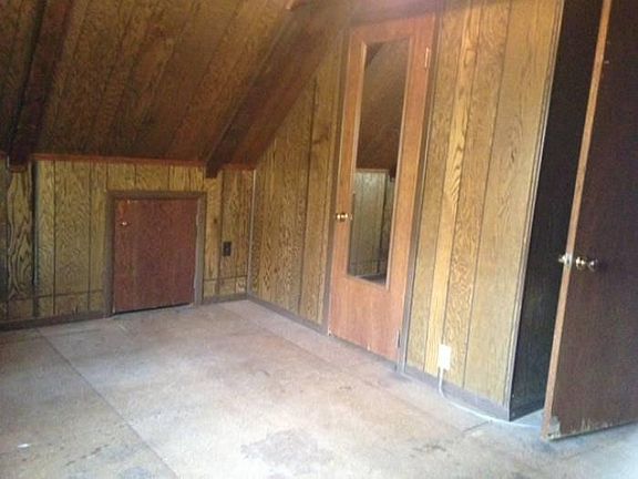 Upstairs 2nd Bedroom