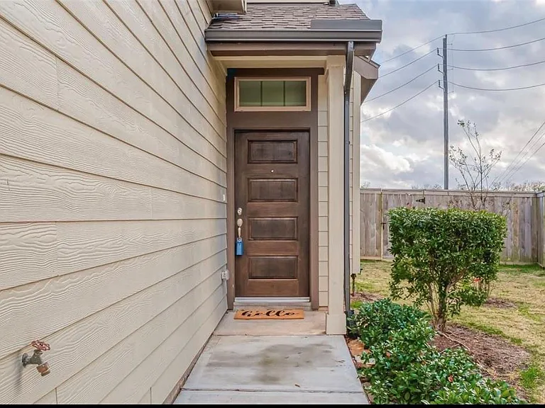 8700 Laurel Crest Dr — Photo 2