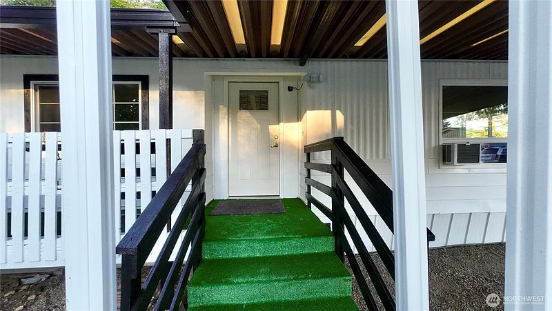 2nd image of 4015 Eliza Avenue #31