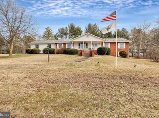 8995 Rogues Rd, Warrenton, VA 20187