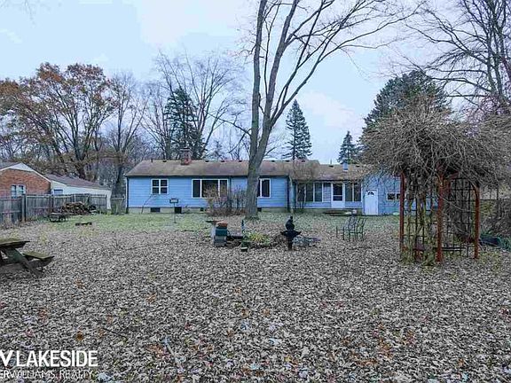 3rd image of 23359 McAllister Ave