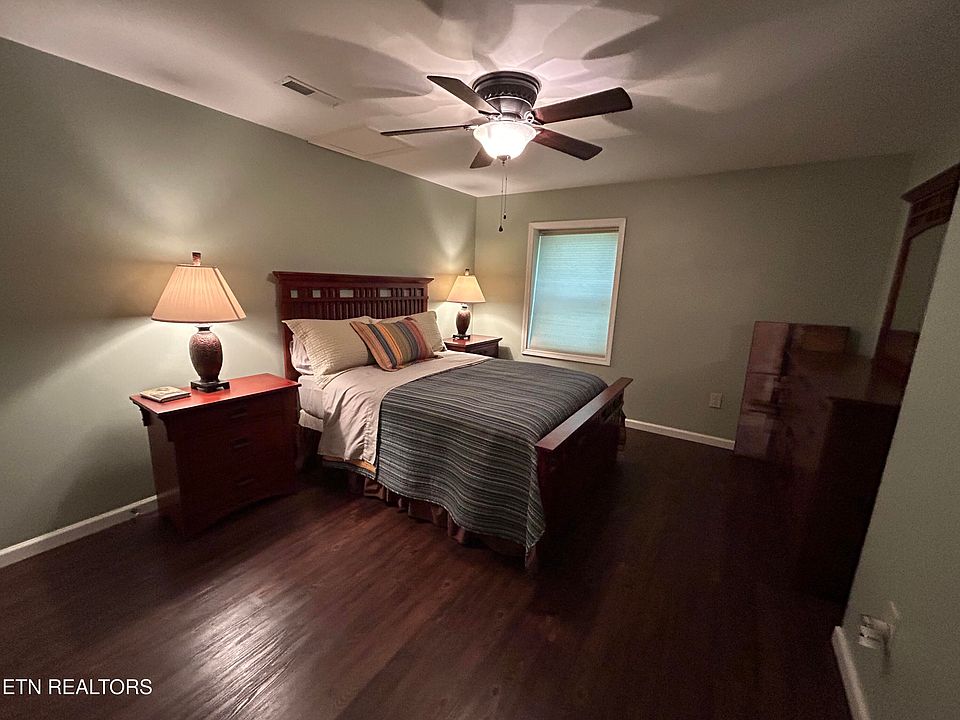 31st image of 150 Red Oak Dr