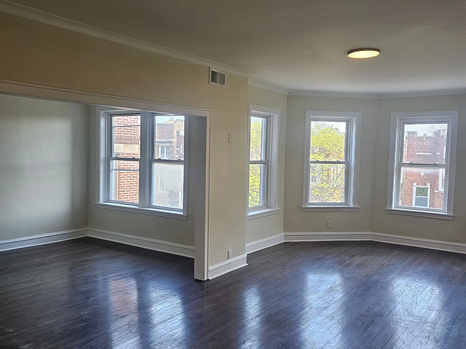 4 bed, 12 sqft, $2,100 — Photo 2