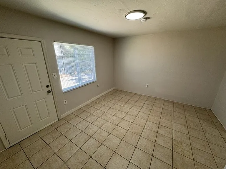1405 W Clarendon Ave — Photo 6