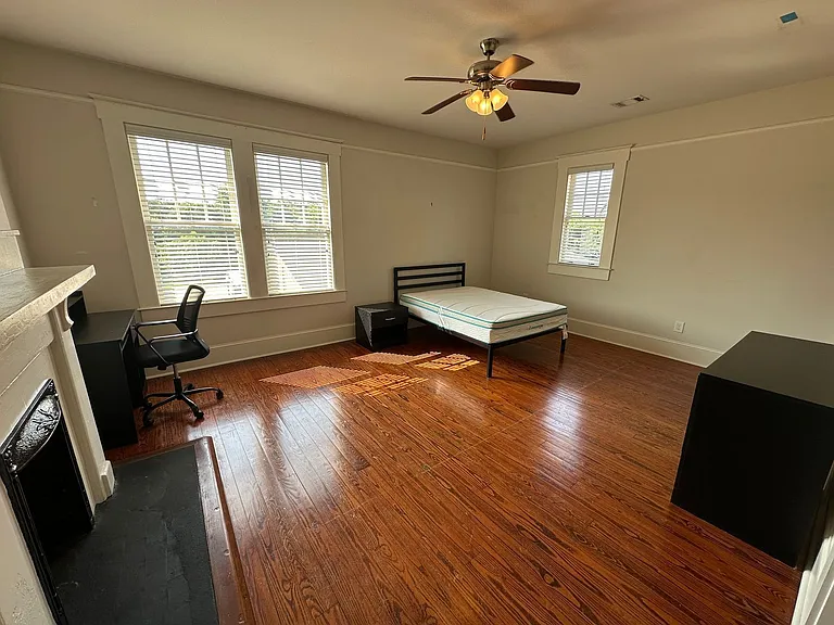 1268 College St #3 — Photo 8