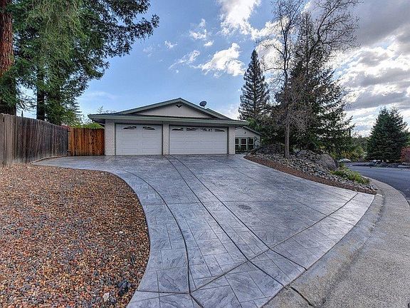 2nd image of 105 Gainsborough Cir