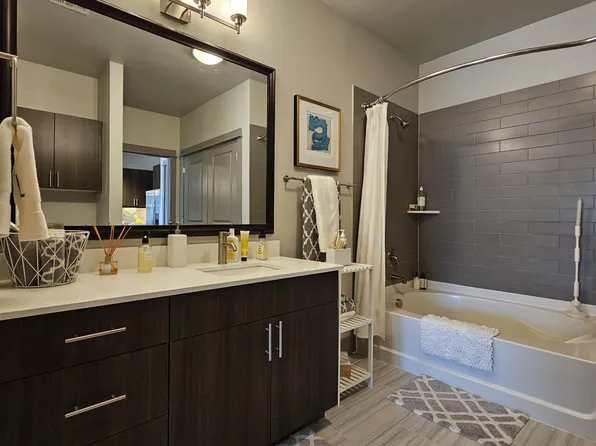 6711 Rialto Blvd #111, Austin, TX 78735