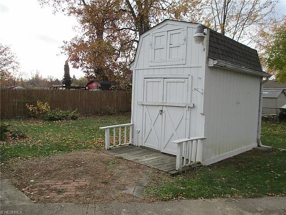 5th image of 3824 Clinton Ave