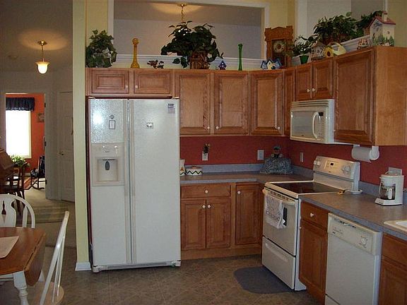 5th image of 701 Villa Ct