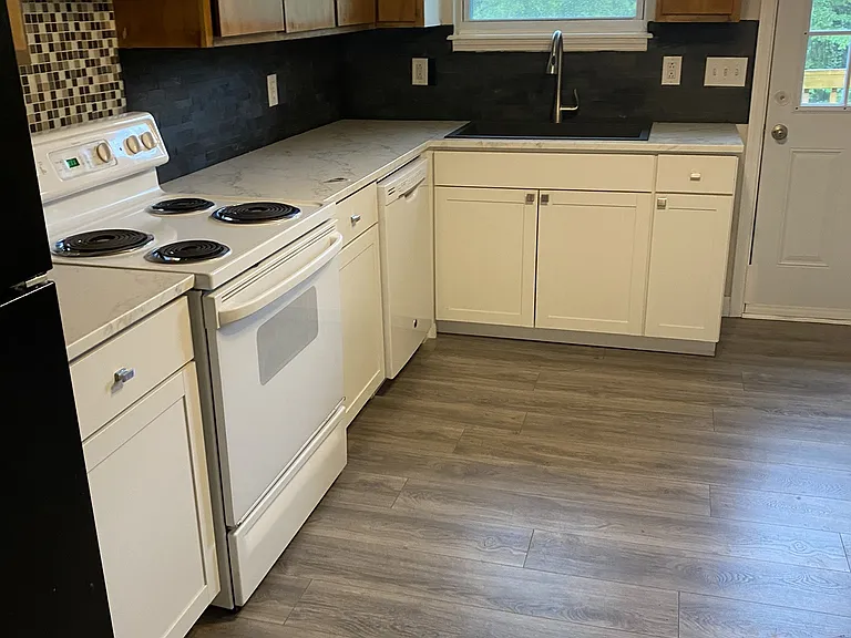 545 Moncrief Ave — Photo 5